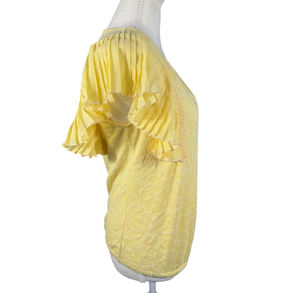 Belldini Pleated Flutter Sleeve Top Womens‎ Medium Yellow Jacquard Lace V-Neck - Picture 8 of 9